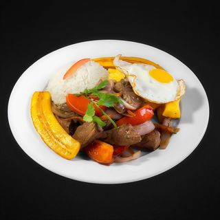 Lomo salteado a lo pobre