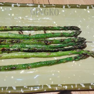 129. Espárrago A La Plancha