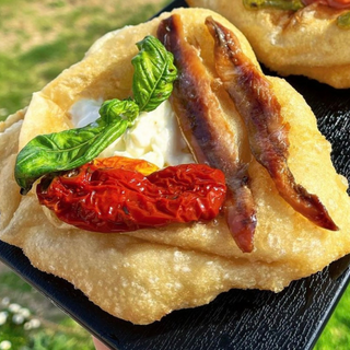 Pizza fritta con alici - 2 pezzi