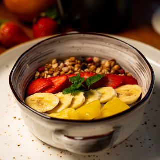 Чиа с сезонными ягодами 