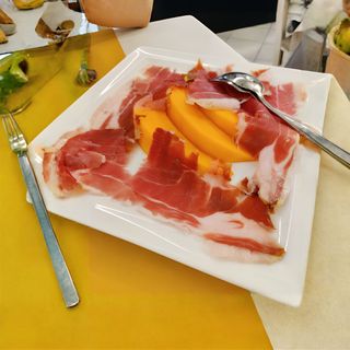 Prosciutto tagliato a mano e melone