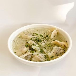 Пельмени домашние с бульоном