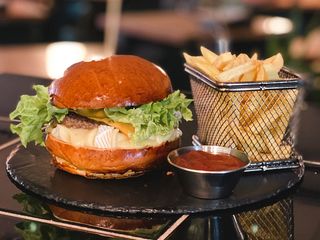 BRIE & BEEF бургер (320/80/50g)