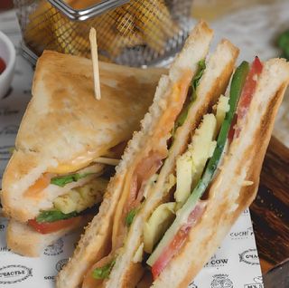 Сэндвич с малосольным лососем