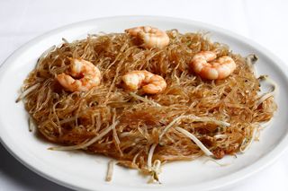 38. Spaghetti di soia con gamberi