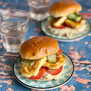 Halloumi sliders (mini halloumi burgers)