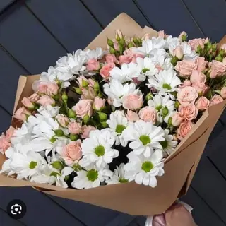 სპრეი ვარდების  და ქრიზანთემების თაიგული