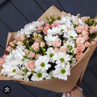 სპრეი ვარდების  და ქრიზანთემების თაიგული