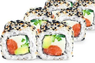 Рол Філа з копченим лососем в кунжуті (220г)