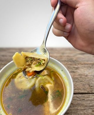 Momo Frango em Sopa