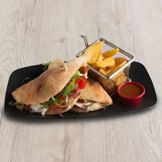 Sendvič sa pršutom i mozzarellom