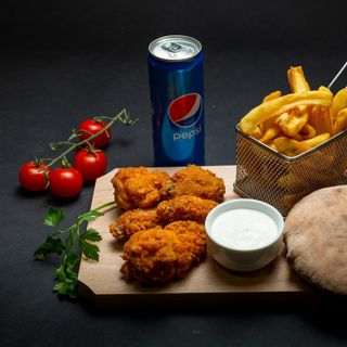 Aripioare + Cartofi Prajiti + Sos Usturoi cu Smantana + Doza Pepsi 410 Gr.