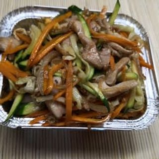 Spaghetti di soia con pollo e verdure