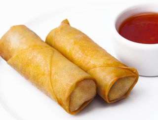 Пролетни рулца с пилешко - 10 бр. (200 г)