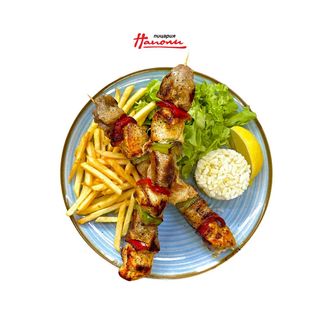 Шишчета с пилешко и свинско бон филе с гарнитура