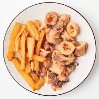 Prženje lignje pomfrit