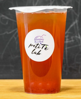 B2. Strawberry green tea 500 ml