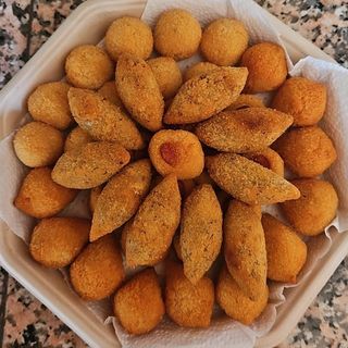 Kit 35 salgados para festa sabores variados 