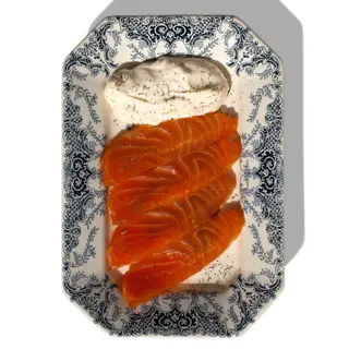 Lomitos de Salmón Macerado y Salsa de Eneldo