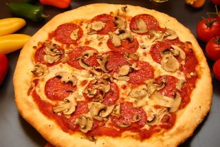 Pizza Salami Funghi