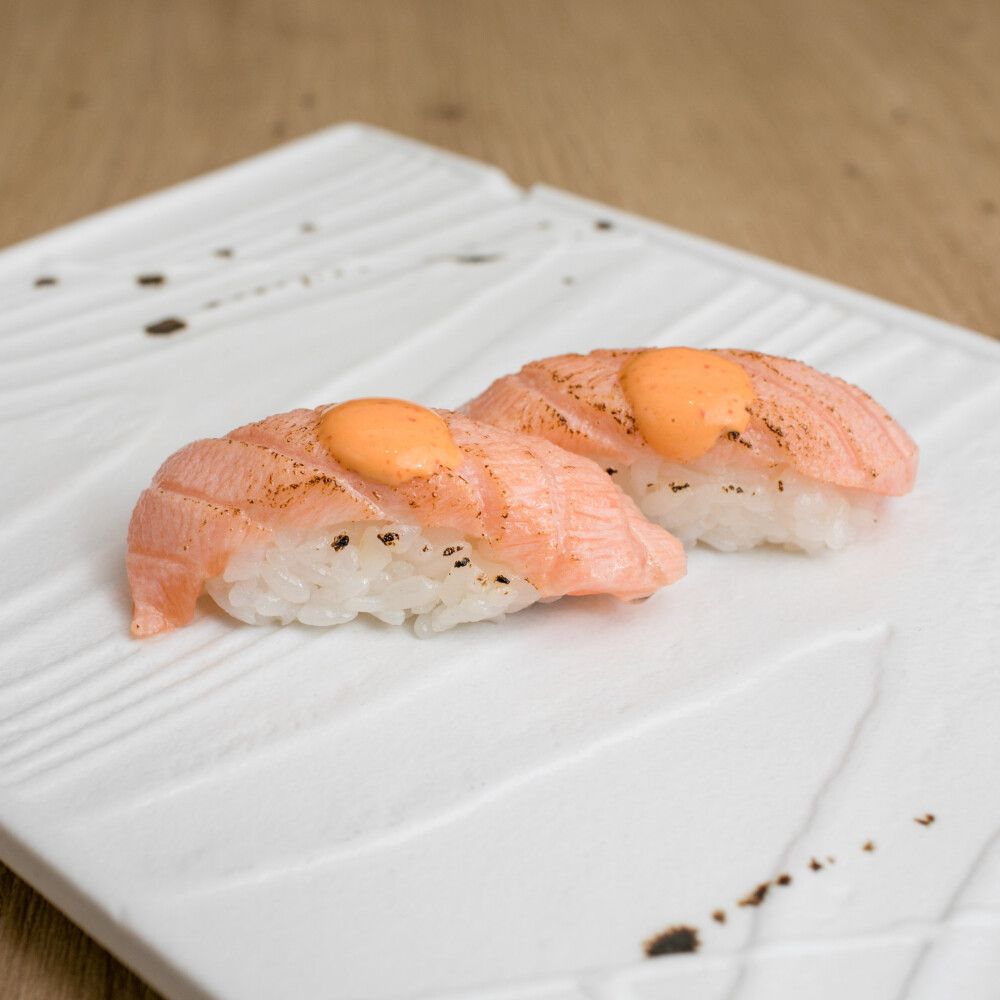 7. Nigiri Salmón Quemado (2 Uds.)