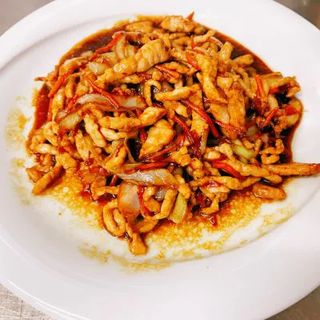 S17 Carne di maiale julienne con salsa speciale fatta in casa