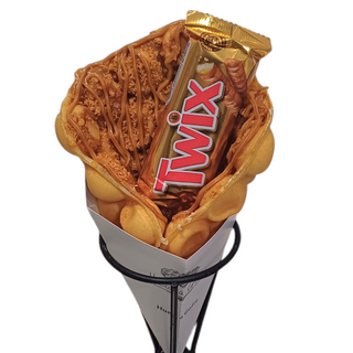 Bubble Waffle con Crema Lotus, Galleta Lotus y Twix