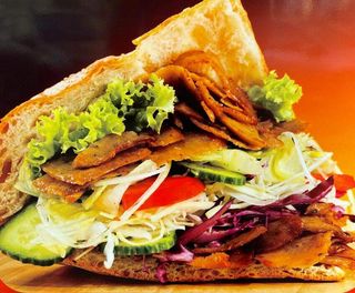 Kebab w bułce super mega