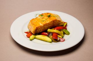 Steak lososa sa ratutui povrćem