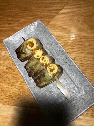 Alcachofas con salsa de huevos fritos