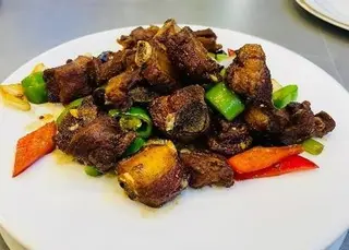 Costite de porc cu usturoi