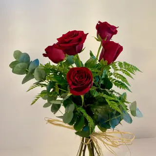 Cinco Rosas Rojas