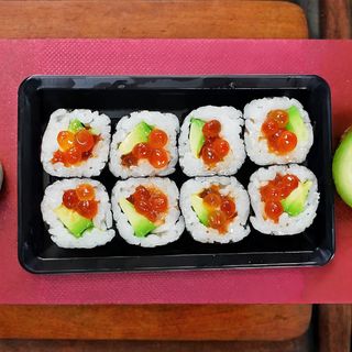 Maki de Ikura y Aguacate