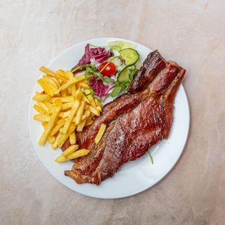 Dimljena vešalica i pomfrit