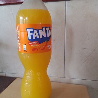 Fanta Naranja botella 1,5L.