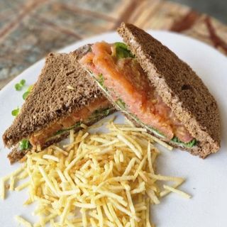 Sandwich de salmón ahumado