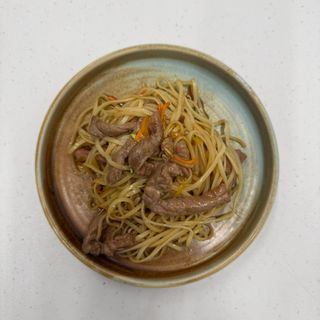 kids Noodles Salteados com Novilho