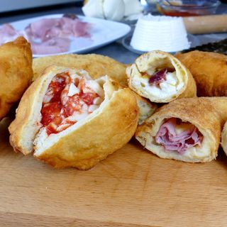 2 panzerotto, 2 cucuruchos, 2 cervezas, 2 mini panzerotto con nutella