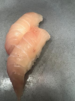 Nigiri ricciola - 2 pezzi