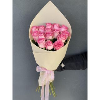 15 рожевих троянд з пакуванням