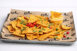 Nachos z dipem serowym