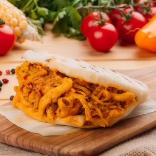 Arepa Pollo Guisado