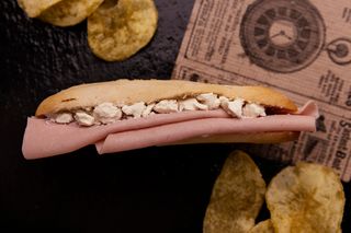 12 Montadito De Crema De Queso Y Pavo