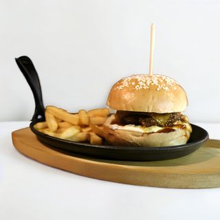 MCB burger sa BBQ BEEF sosom