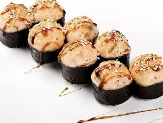 Ролл с лососем запеченный 