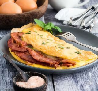 Crepe De Bacon Y Huevo Frito