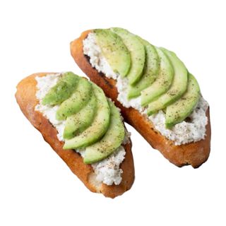 Tostada con queso fresco y aguacate