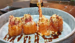 Uramaki Salmón (4 Pzs.)