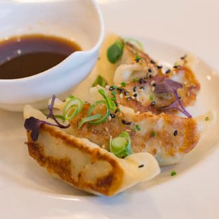 Gyozas de pollo y verduras con salsa de cebolleta tostada, 4 unidades