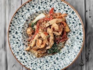 Фунчоза з куркою та креветками (300g)